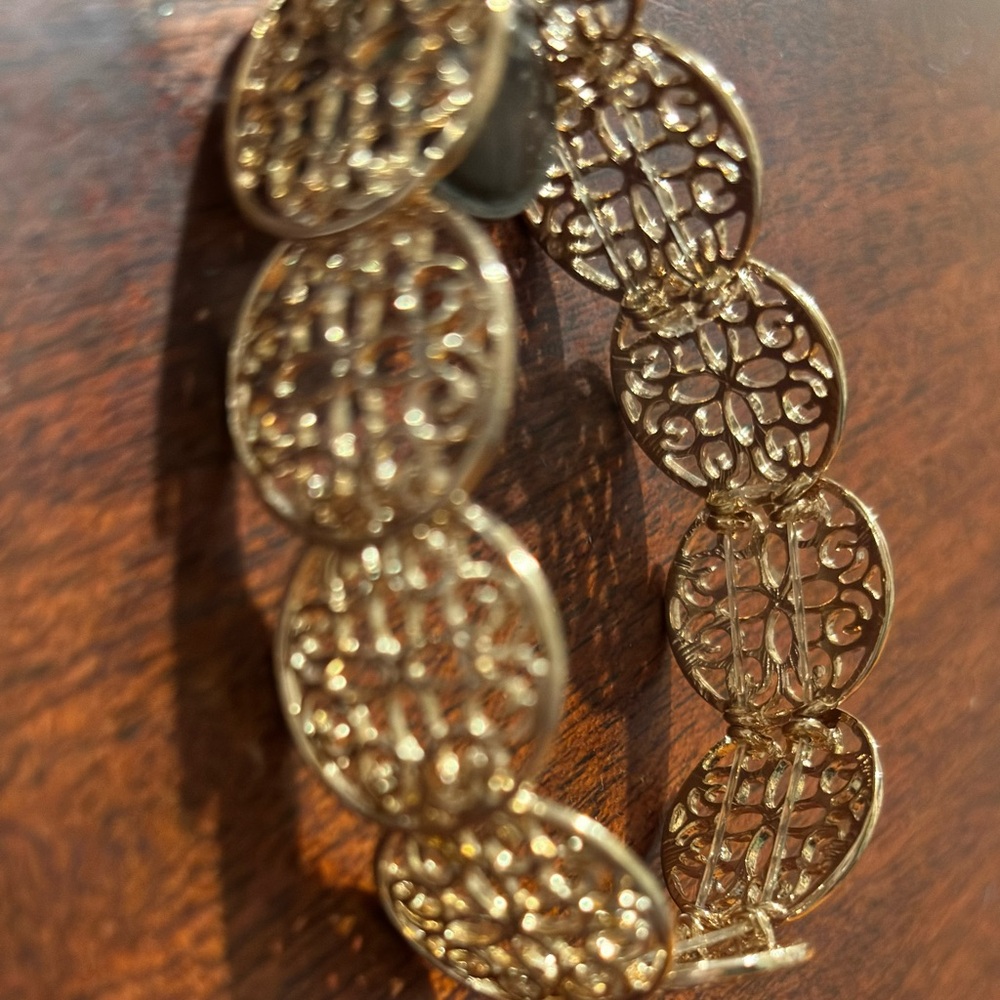 Elegant Gold Filigree Bracelet